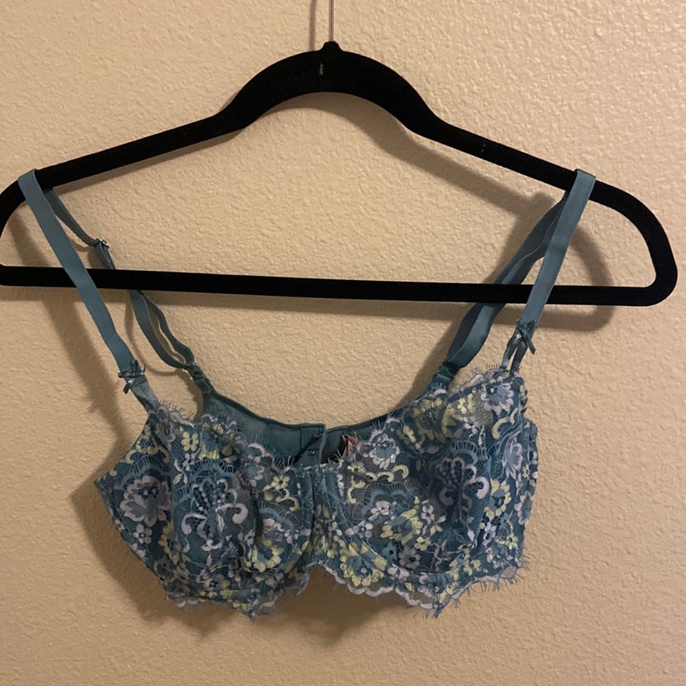 Victoria’s Secret, Wicked Unlined Lace Balconette Bra.
Push Up without Padding.